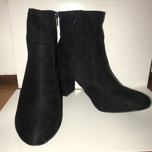 NEVER WORN: Black Steve Madden Booties